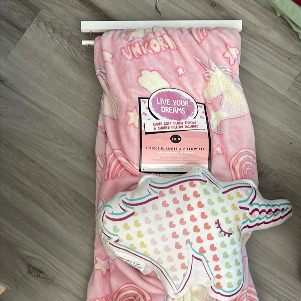 Live Your Dreams Unicorn Blanket and Pillow Set - Pink